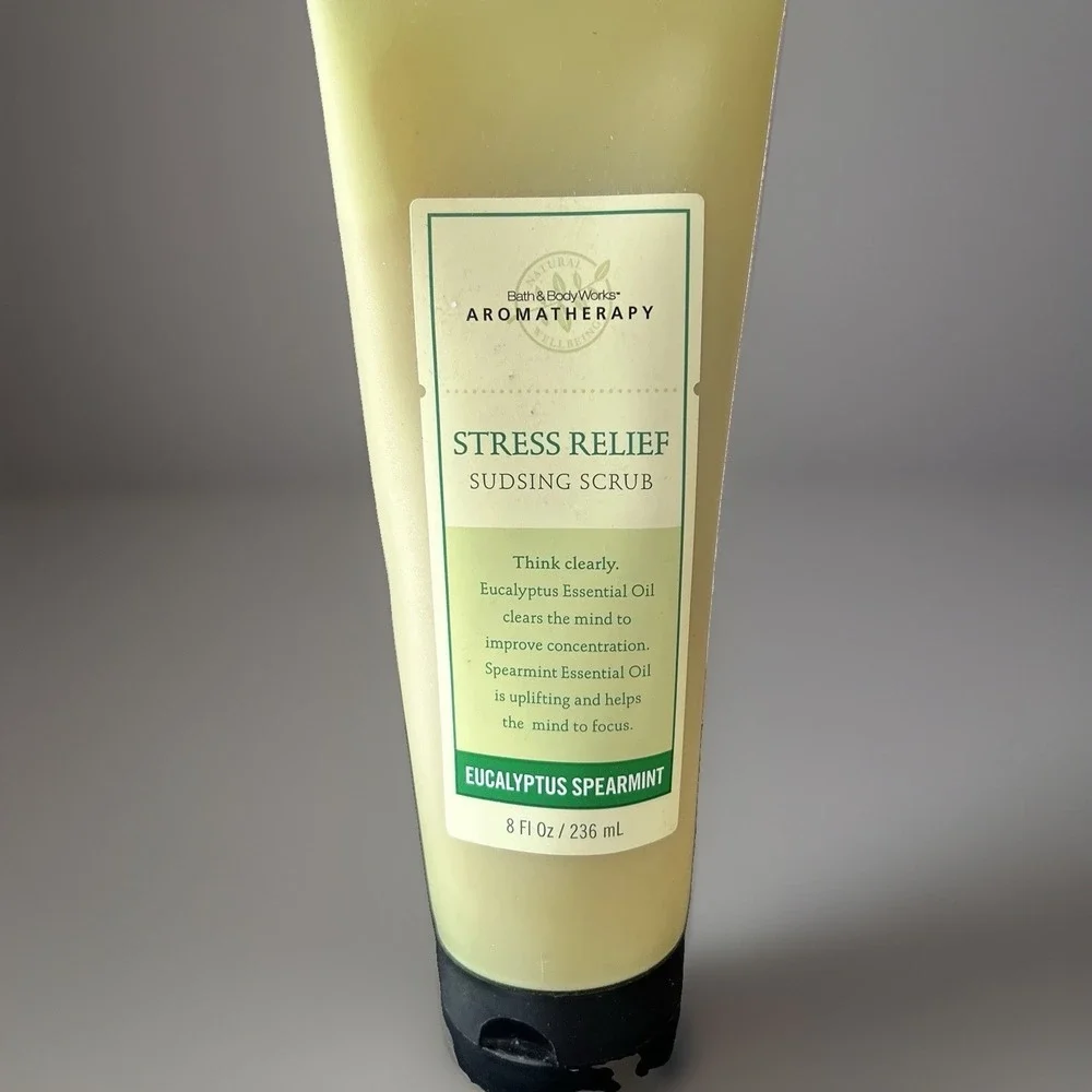 Bath & Body Works Aromatherapy Stress Relief Sudsing Scrub Eucalyptus Spearmint